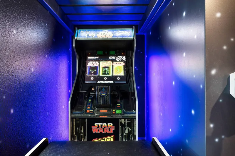 Star Wars arcade cabinet